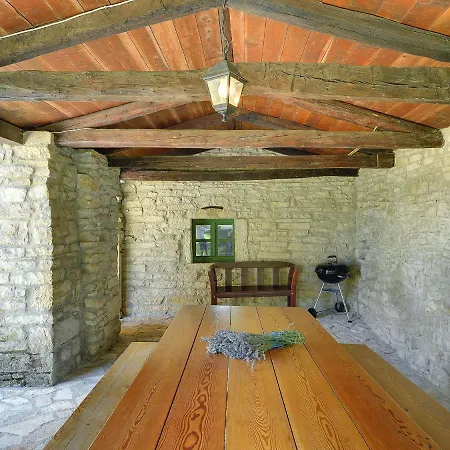 With Pool بيت للعطل Svetvinčenat